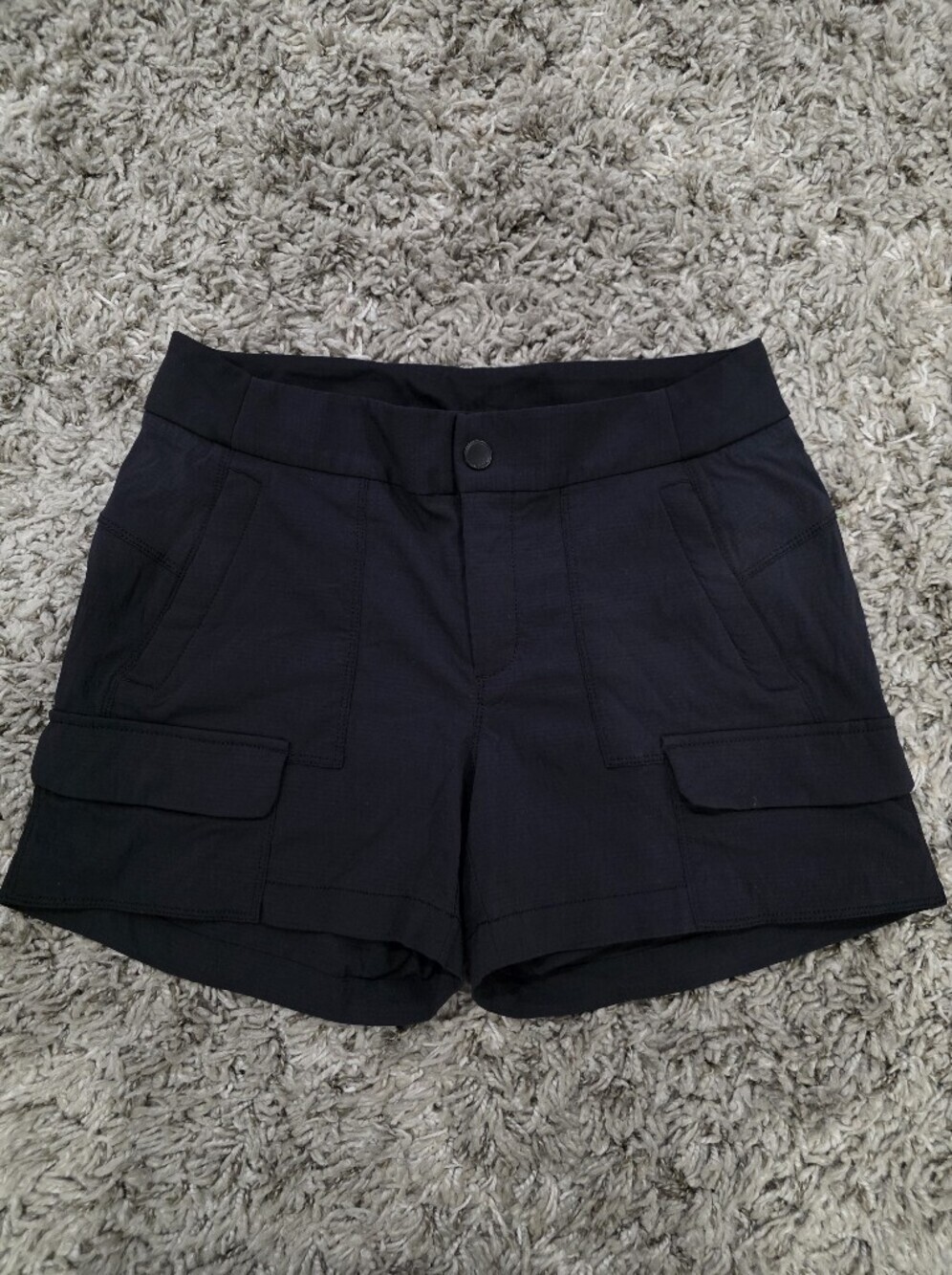 Athleta Trekkie Cargo Shorts Black 596369 Size 8 - Picture 2 of 7